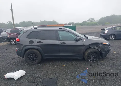 2016 Jeep Cherokee Trailhawk z USA, uszkodzony, nr VIN 1C4PJMBB6GW109894